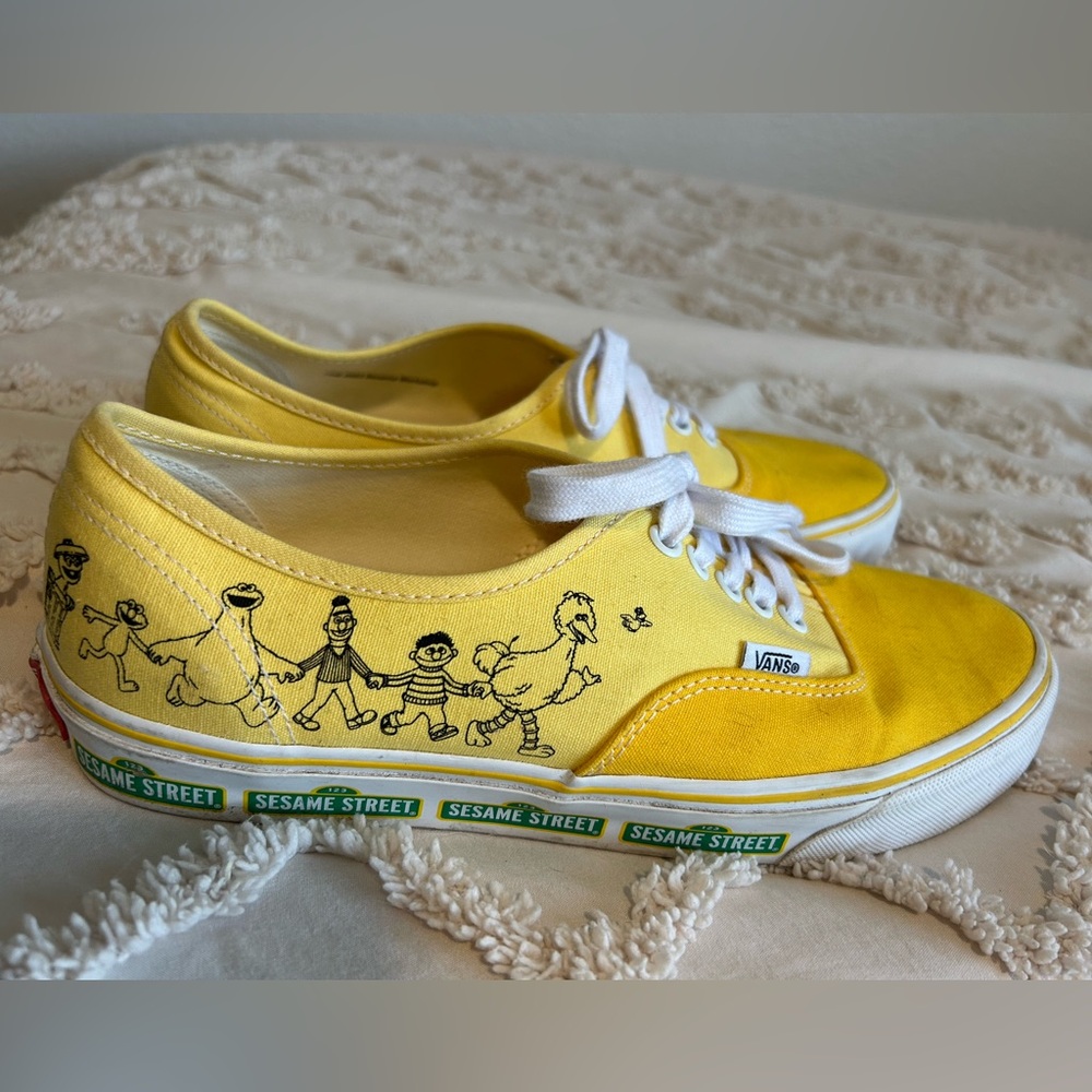 Sesame Street Yellow Sneakers Men 9.5 Women 11